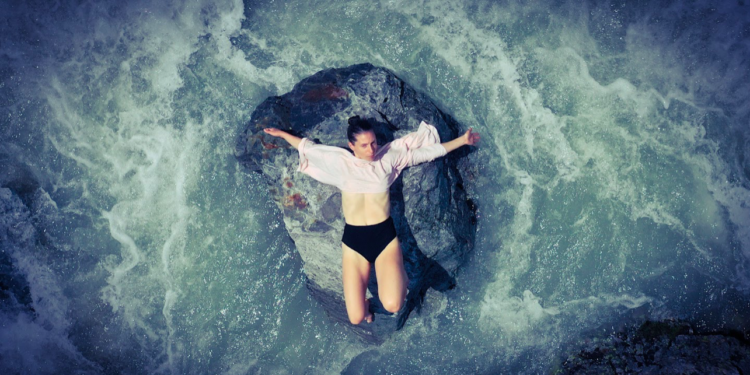Waterdances Yes Poems – a dancewear project in the Swiss Alps